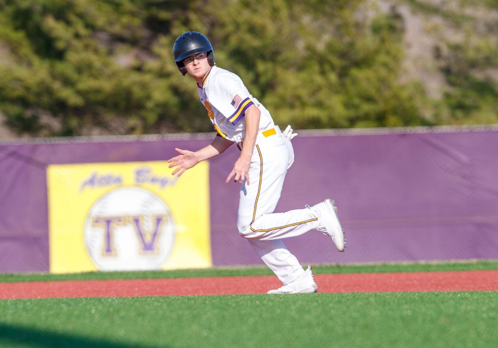 040321-owh-spo-hsbase4.JPG